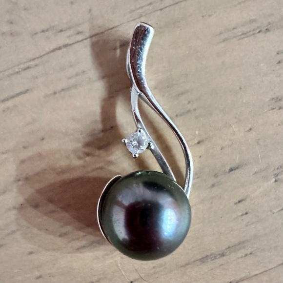 CHAULRI ~ Tahitian Black Pearl Pendant w/Small Diamond Sterling Silver - Picture 3 of 8